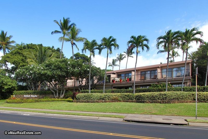 Kihei Akahi has a prime location in the heart of South Maui