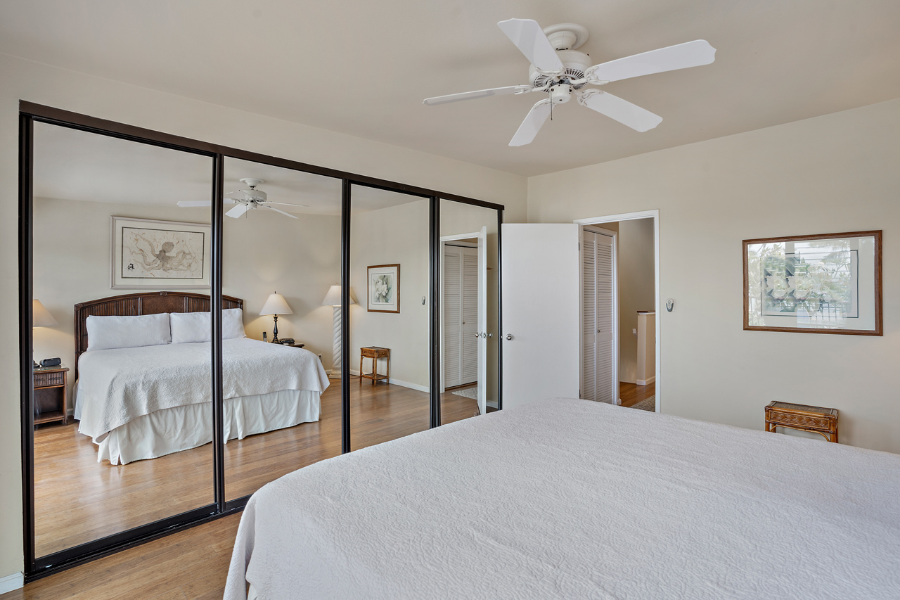 Bright and spacious Master Bedroom: 