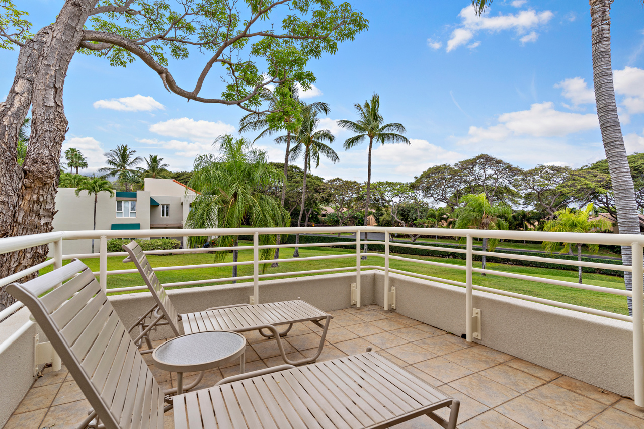 Large 24-foot Lanai: Uncovered area for sunbathing