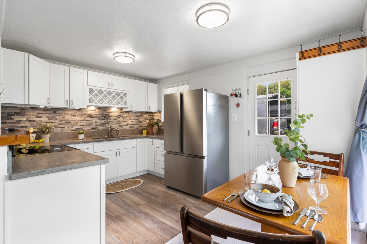 Updated kitchen with new appliances: 