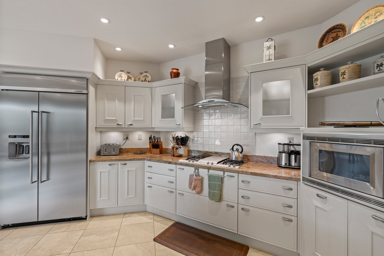 Kitchen: 