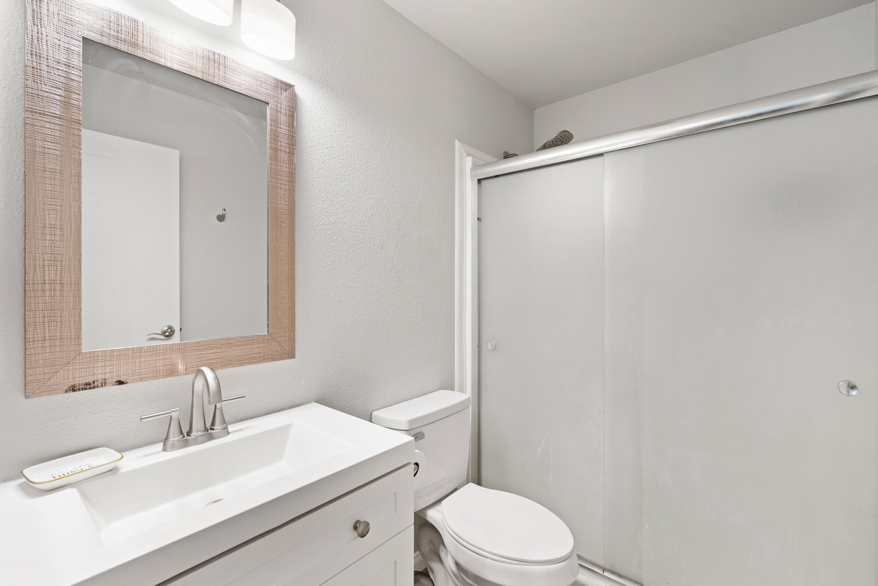 Primary Suite: Bathroom