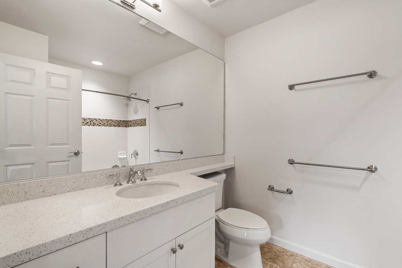 Primary Suite: Bathroom