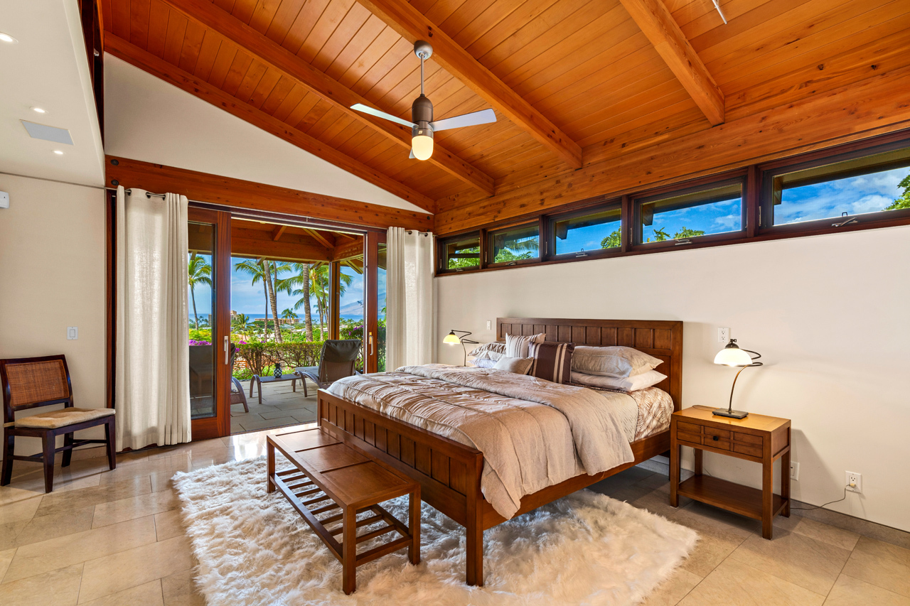 Primary suite: Bedroom