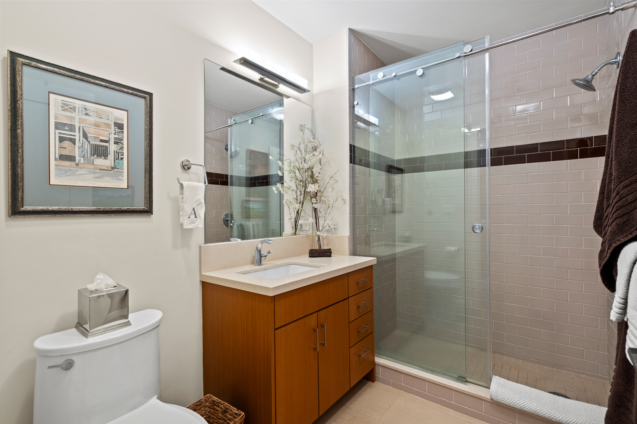 Bedroom 2 & bathroom 2: 